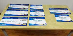 Diplomas y cheques 